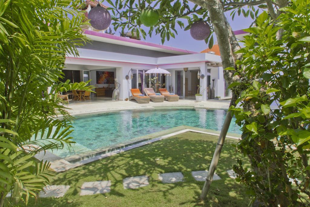 Villa Purple Legian Buitenkant foto